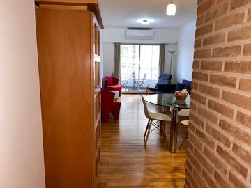 Disponible departamento en alquiler amoblado 3 ambientes en Belgrano con cochera fija cubierta!