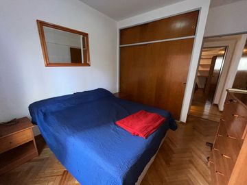 Disponible departamento en alquiler amoblado 3 ambientes en Belgrano con cochera fija cubierta!
