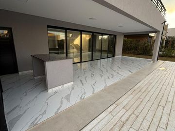 Casa en venta en Lagos de Canning 1
