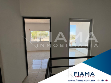 CASA CON TERRENO BARDEADO EN VENTA EN COL. CENTRO, XALISCO, NAYARIT. (EL))