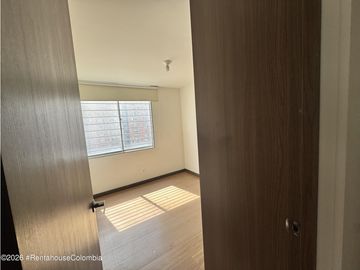 Apartamento en Bogotá (Bogota D.C.) RAH CO: 26-827