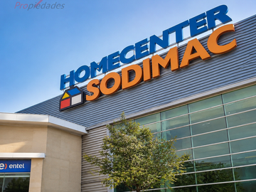 REMODELADA Y LUMINOSA CASA DE 3 DORMITORIOS A PASOS DE MALL
