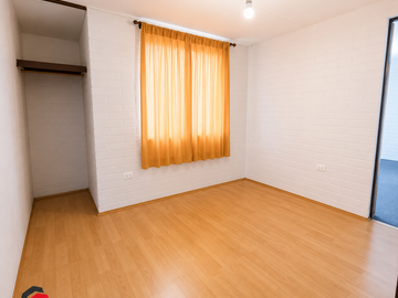 REMODELADA Y LUMINOSA CASA DE 3 DORMITORIOS A PASOS DE MALL