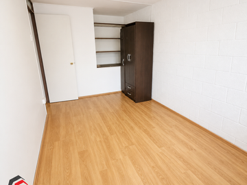REMODELADA Y LUMINOSA CASA DE 3 DORMITORIOS A PASOS DE MALL