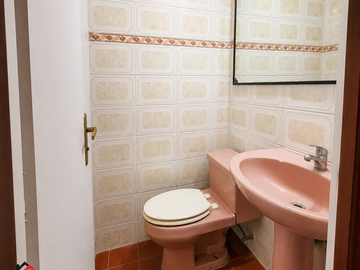 REMODELADA Y LUMINOSA CASA DE 3 DORMITORIOS A PASOS DE MALL
