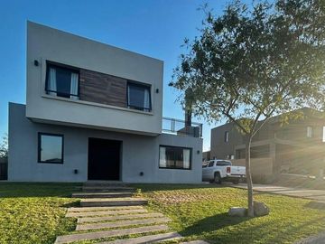 Casa en Venta en Barrio Privado Mendoza Norte