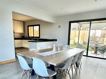 Casa en Venta en Barrio Privado Mendoza Norte