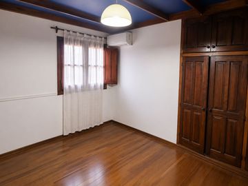 CASA 5 AMB C/ PILETA PARQUE LELOIR APTO CREDITO