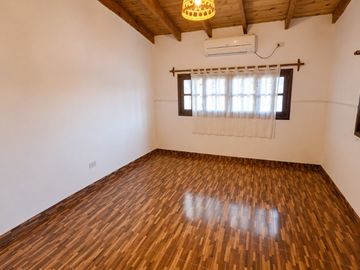 CASA 5 AMB C/ PILETA PARQUE LELOIR APTO CREDITO