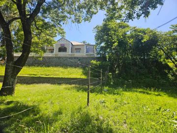 VENTA CASONA 4 DORM UNQUILLO TERRENO ESQUINA