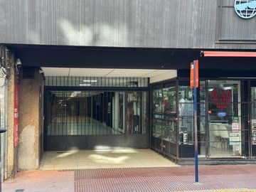 VENTA LOCAL CENTRO CON BAÑO Y OFICINAS