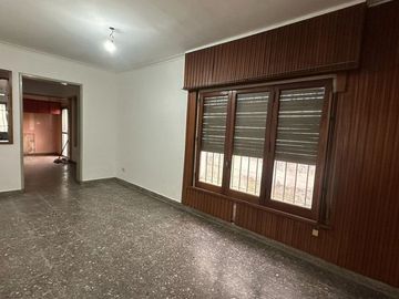 CASA EN VENTA LA PLATA 3 DORMITORIOS INVERSOR