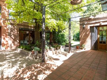 CASA EN VENTA CITY BELL 4 DORMITORIOS PILETA