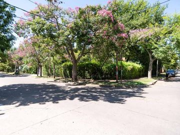 CASA EN VENTA CITY BELL 4 DORMITORIOS PILETA