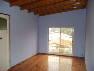VENTA CASA 4 AMBIENTES CON LOCAL JOSE L. SUAREZ