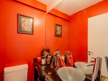 Excelente Semipiso de 4 Ambientes con Cochera