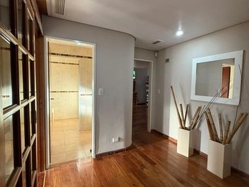 CASA DE CATEGORIA EN CIUDAD JARDIN 6 AMBIENTES