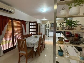 CASA DE CATEGORIA EN CIUDAD JARDIN 6 AMBIENTES