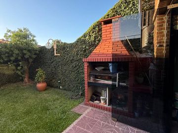 CASA DE CATEGORIA EN CIUDAD JARDIN 6 AMBIENTES