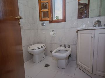 EXCLUSIVA CASA DE 7 AMB HURLINGHAM APTO CREDITO