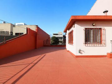 VENTA CASA L. PROPIO SAAVEDRA 4 AMB + FONDO VERDE