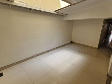 VENTA DPTO 100MTS A REFORMAR PATIO PARRILLA FLORES