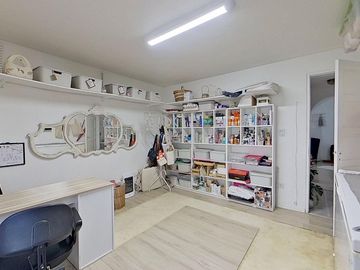 Casa 5 ambientes en venta en Banfield con pileta
