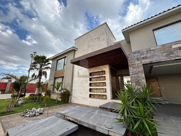 Luxury Residence Across from Town Square Metepec