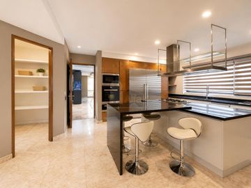Residencia de lujo frente a Town Square Metepec