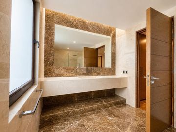 Residencia de lujo frente a Town Square Metepec