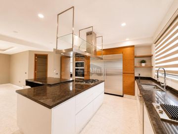Residencia de lujo frente a Town Square Metepec