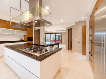 Residencia de lujo frente a Town Square Metepec