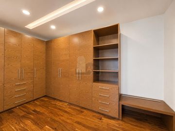 Residencia de lujo frente a Town Square Metepec