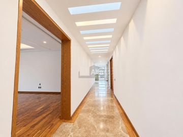 Residencia de lujo frente a Town Square Metepec