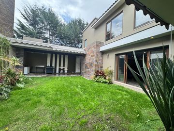 Residencia de lujo frente a Town Square Metepec