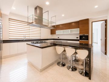 Residencia de lujo frente a Town Square Metepec