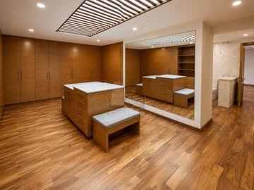 Residencia de lujo frente a Town Square Metepec