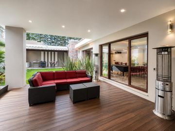Residencia de lujo frente a Town Square Metepec