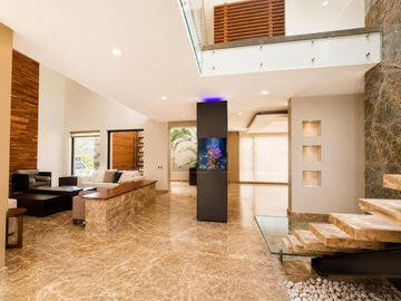 Residencia de lujo frente a Town Square Metepec