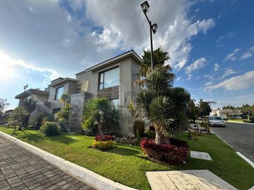Luxury Residence Across from Town Square Metepec