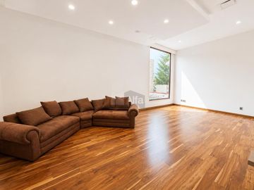 Residencia de lujo frente a Town Square Metepec