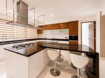 Residencia de lujo frente a Town Square Metepec