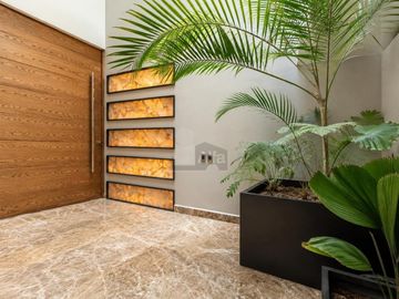 Residencia de lujo frente a Town Square Metepec