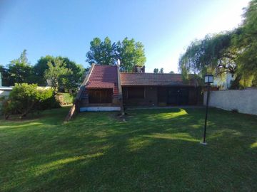 CASA DOS DORMITORIOS VENTA CITY BELL PARQUE PILETA