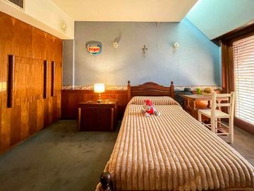 CASA 3 DORMITORIOS EN VENTA LA  PLATA CON PILETA