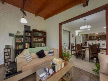 CASA VENTA OLMOS PARQUE PILETA QUINTA CHACRA