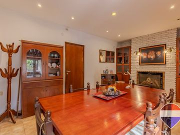 CASA EN VENTA LA PLATA 3 DORMITORIOS