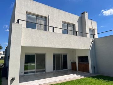 VENTA CASA 5 AMBIENTES C/PILETA AYRES PLAZA PILAR