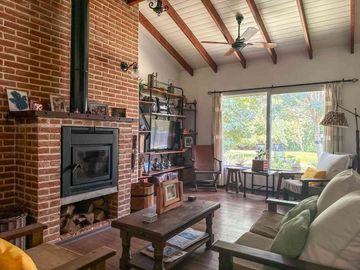 VENTA CASA 4 AMB IMPECABLE EL MIRASOL PILETA