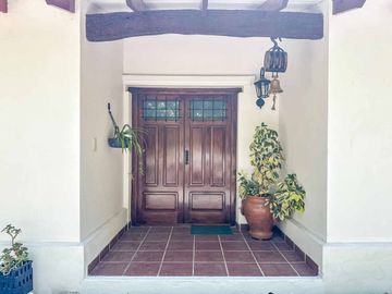 VENTA CASA 4 AMB IMPECABLE EL MIRASOL PILETA
